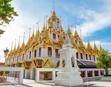 Wat Ratchanatdaram et son Loha Prasat unique